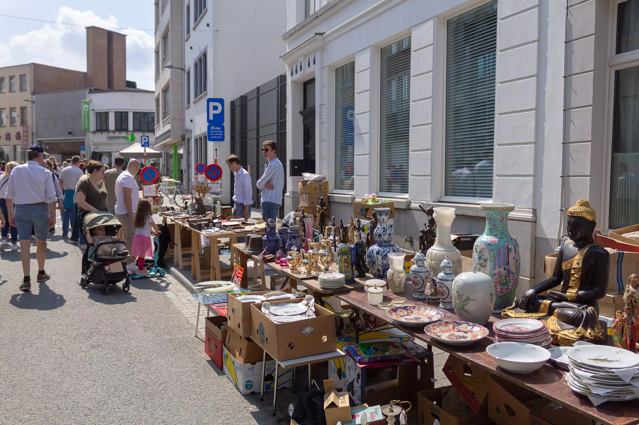 straatbeeld rommelmarkt